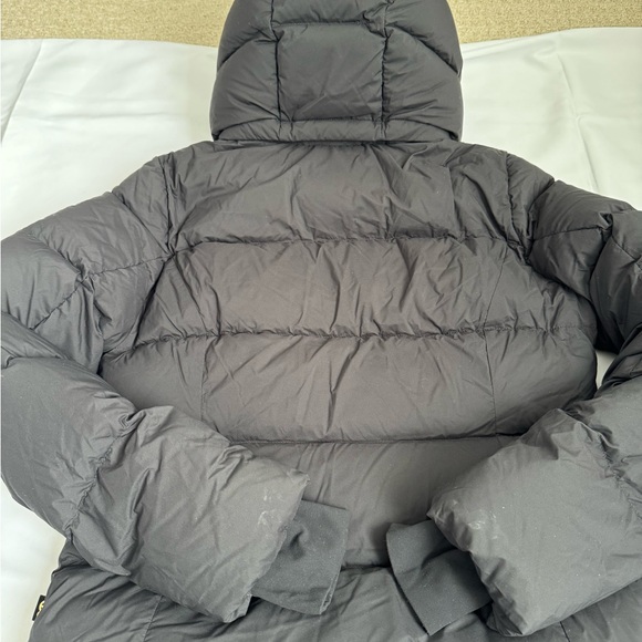 aritzia supersnug off climate medium nwt black with gold zipper - Picture 3 of 5